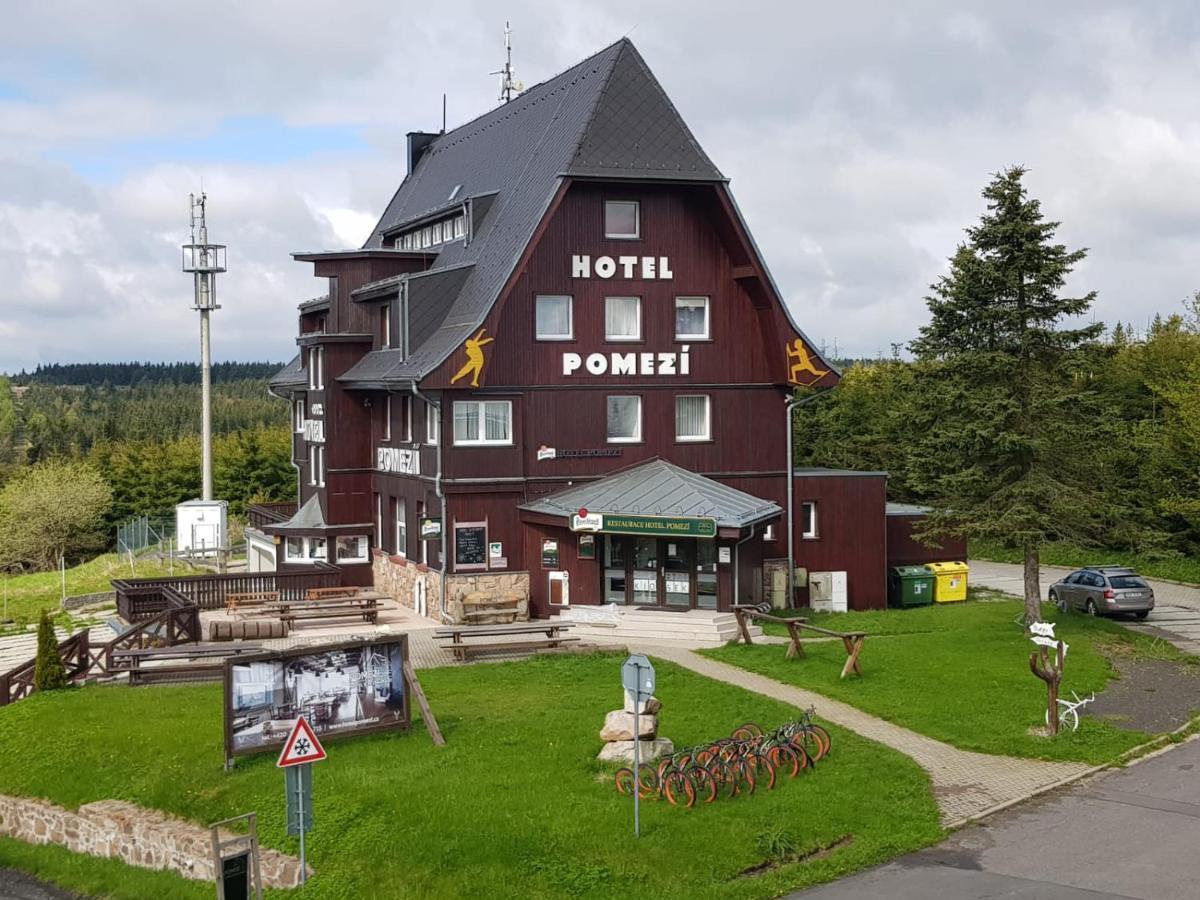 Hotel A Restaurace Pomezi Cinovec Luaran gambar
