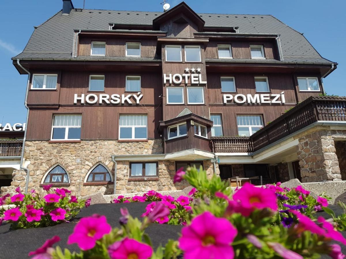 Hotel A Restaurace Pomezi Cinovec Luaran gambar