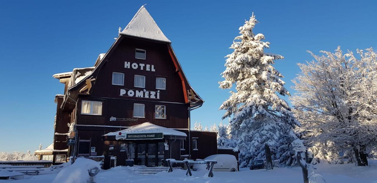 Hotel A Restaurace Pomezi Cinovec Luaran gambar