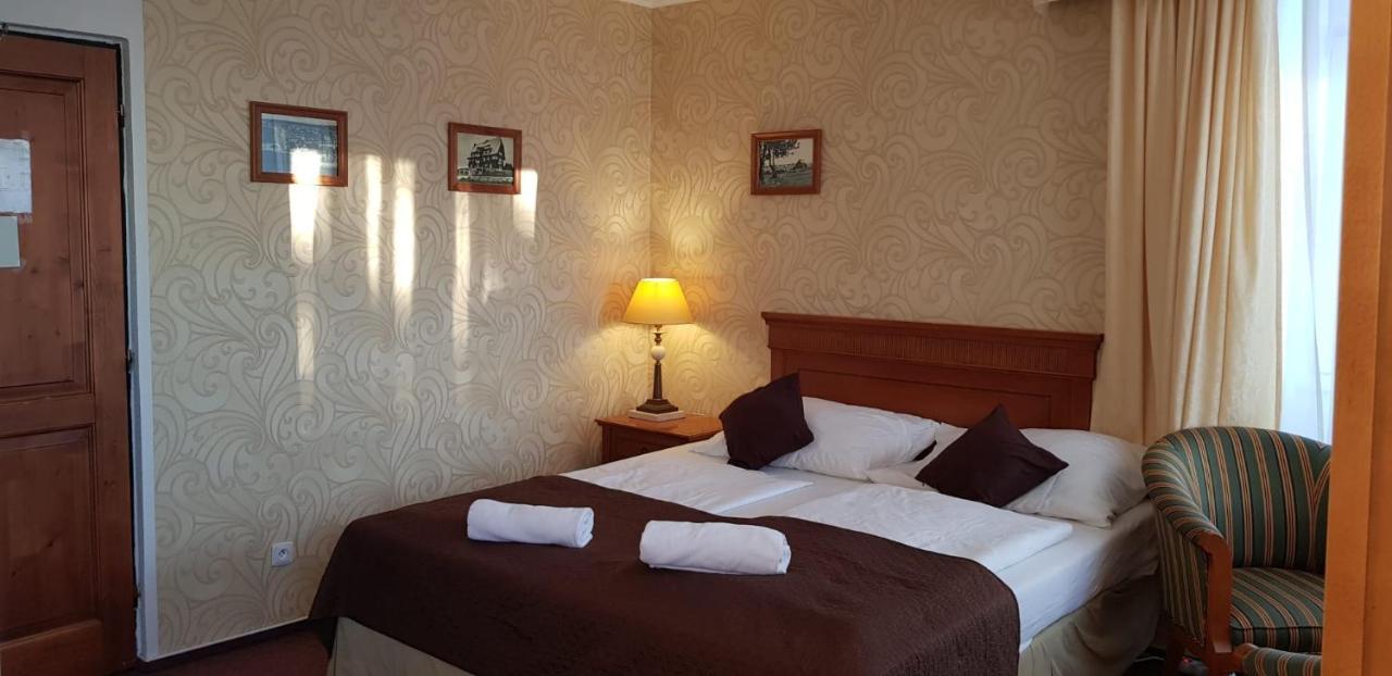 Hotel A Restaurace Pomezi Cinovec Luaran gambar