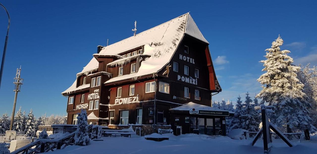 Hotel A Restaurace Pomezi Cinovec Luaran gambar