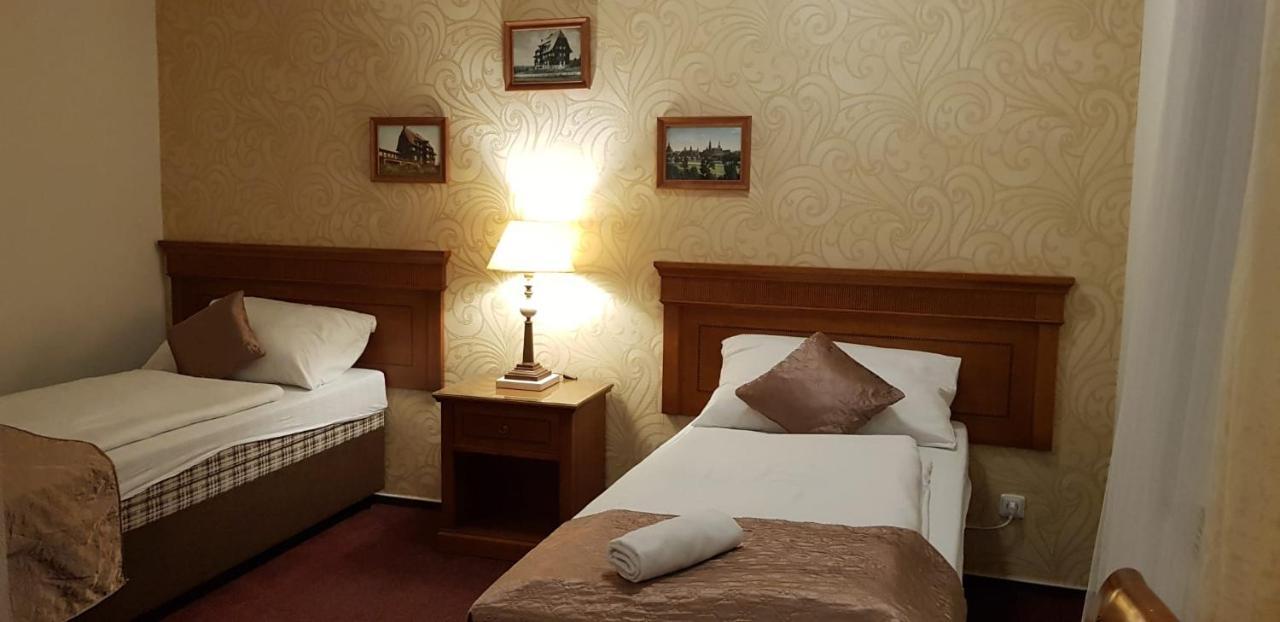 Hotel A Restaurace Pomezi Cinovec Luaran gambar