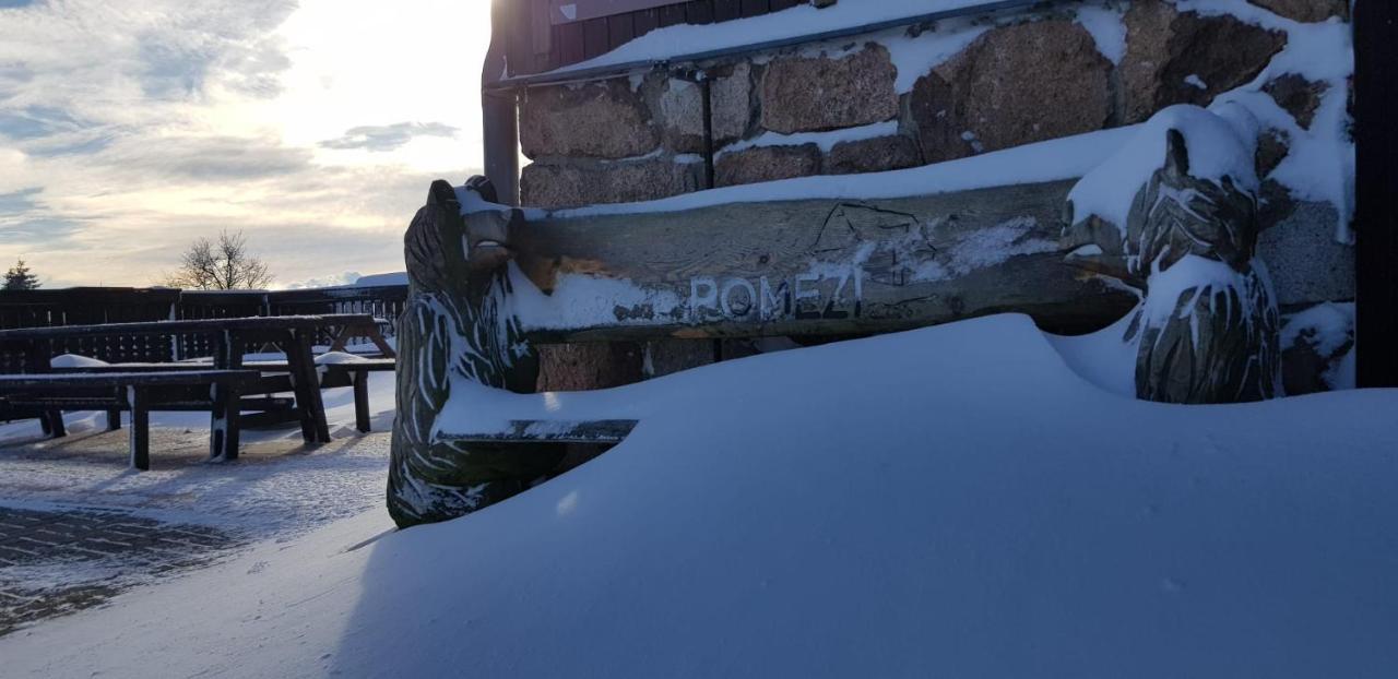 Hotel A Restaurace Pomezi Cinovec Luaran gambar