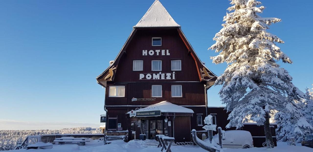 Hotel A Restaurace Pomezi Cinovec Luaran gambar
