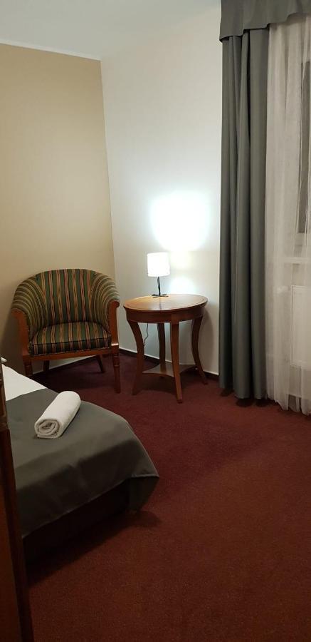 Hotel A Restaurace Pomezi Cinovec Luaran gambar