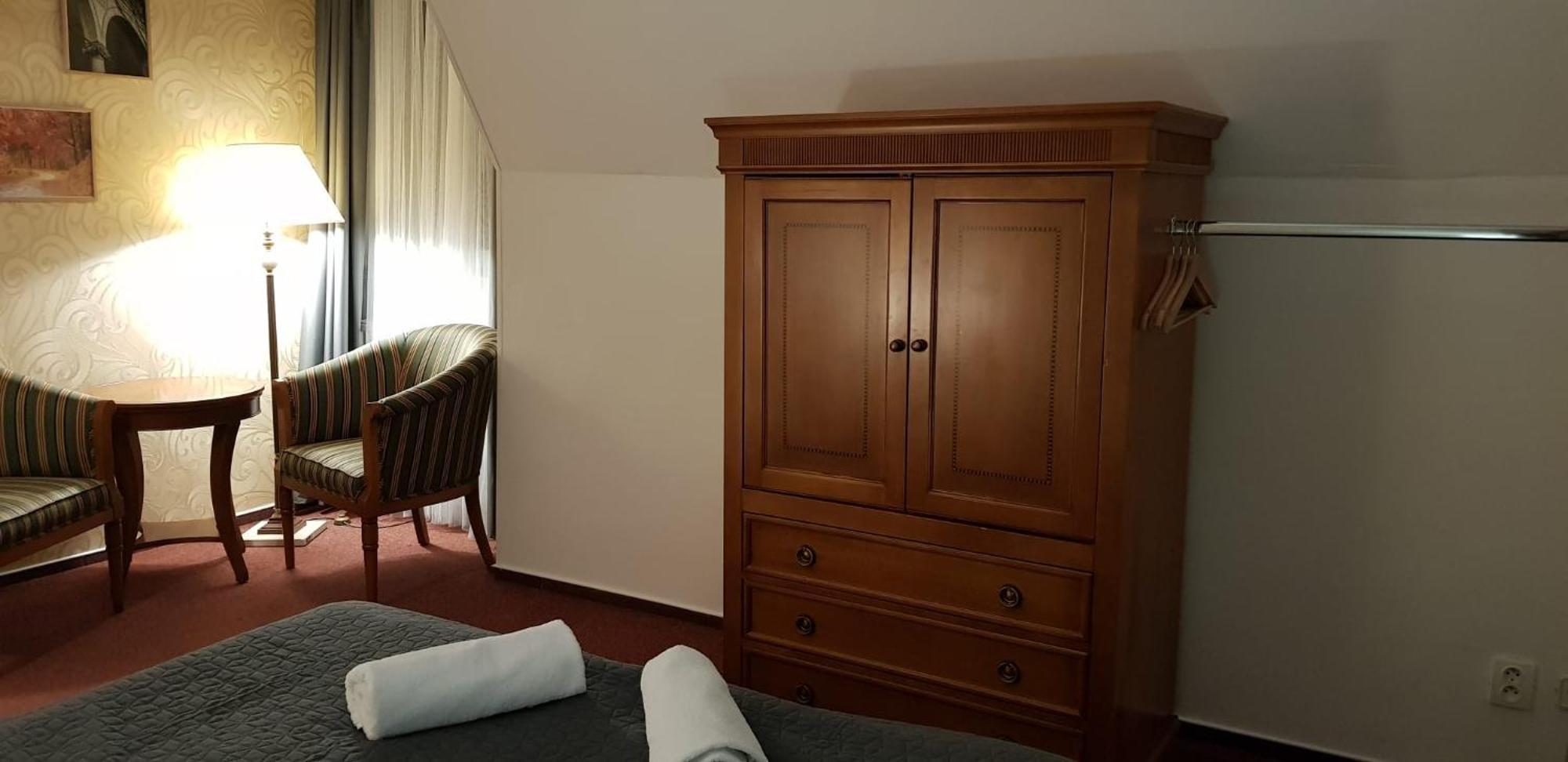 Hotel A Restaurace Pomezi Cinovec Luaran gambar