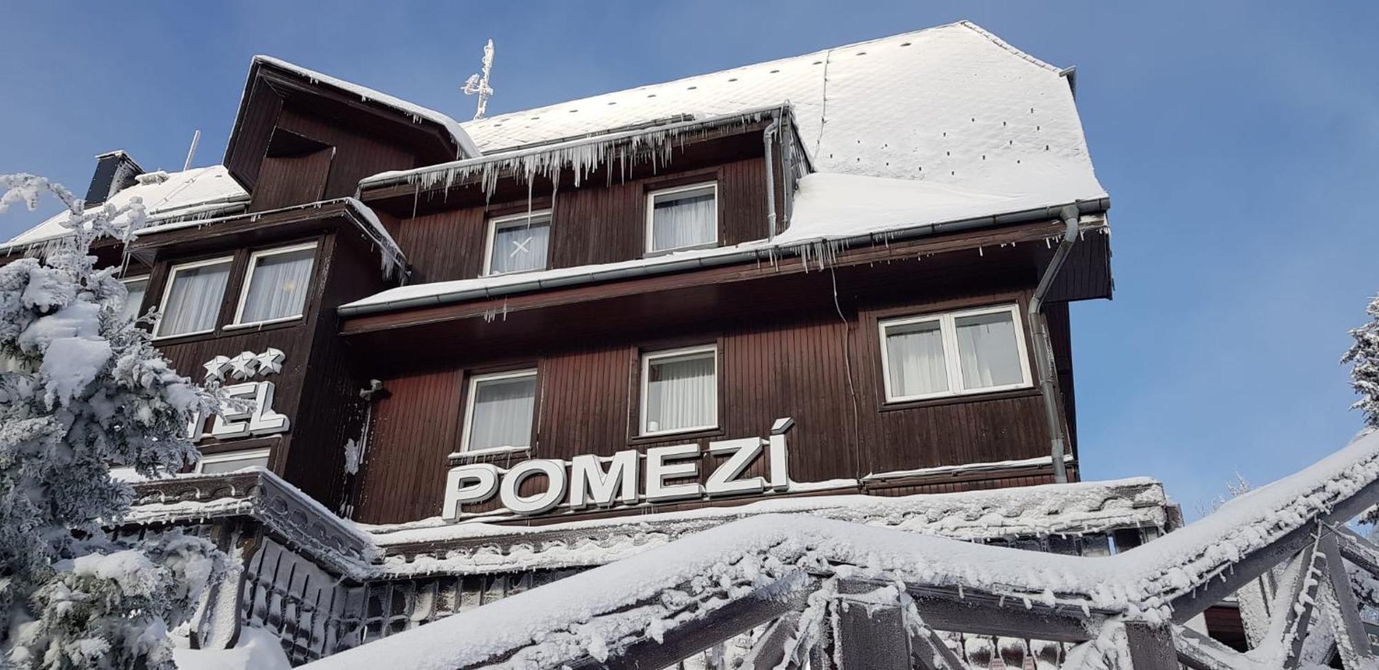 Hotel A Restaurace Pomezi Cinovec Luaran gambar